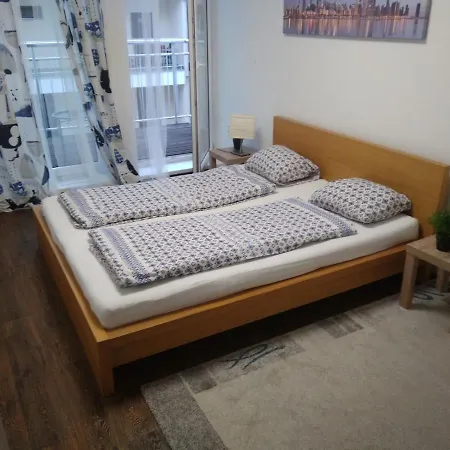 Apartmans For 2 Or 6 Peoples 12 Min By Walk From The Center Apartment
