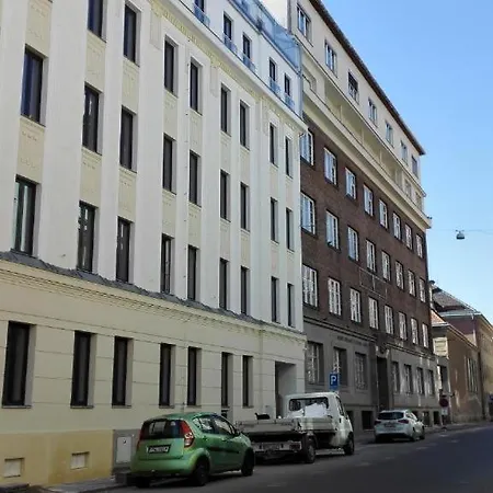 Apartmans For 2 Or 6 Peoples 12 Min By Walk From The Center