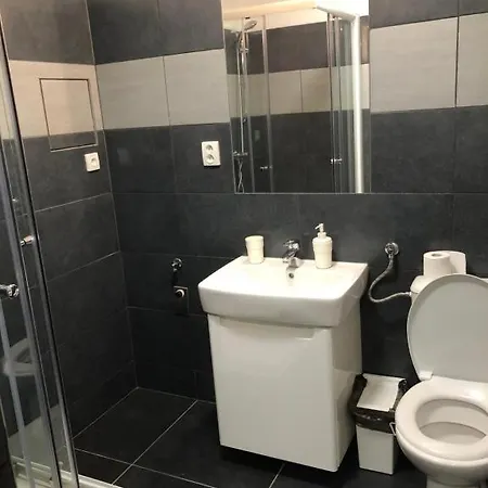 Apartmans For 2 Or 6 Peoples 12 Min By Walk From The Center *