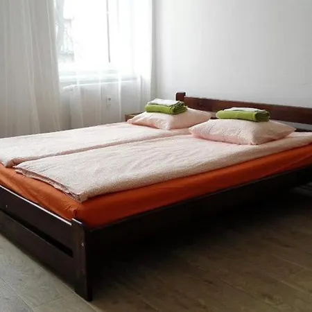 Apartmans For 2 Or 6 Peoples 12 Min By Walk From The Center Apartment *
