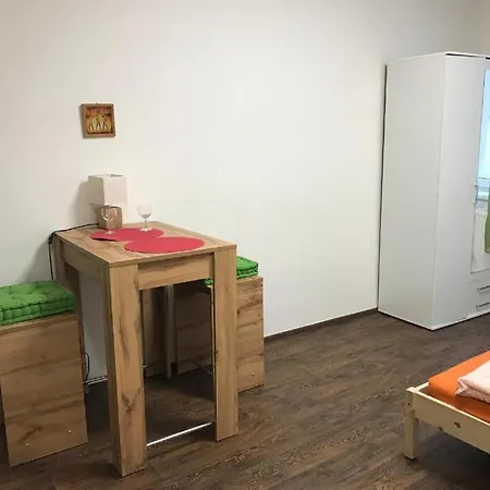 Apartmans For 2 Or 6 Peoples 12 Min By Walk From The Center Brno