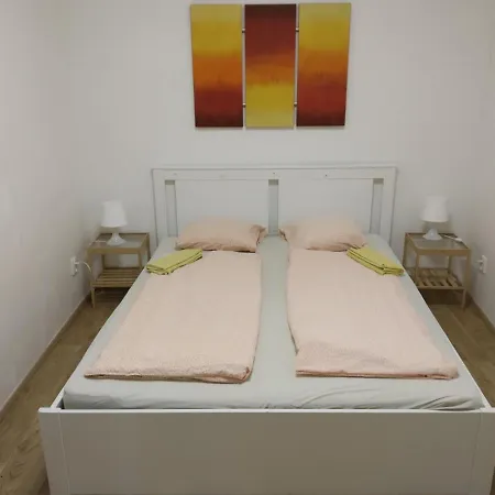 Apartmans For 2 Or 6 Peoples 12 Min By Walk From The Center Apartment *